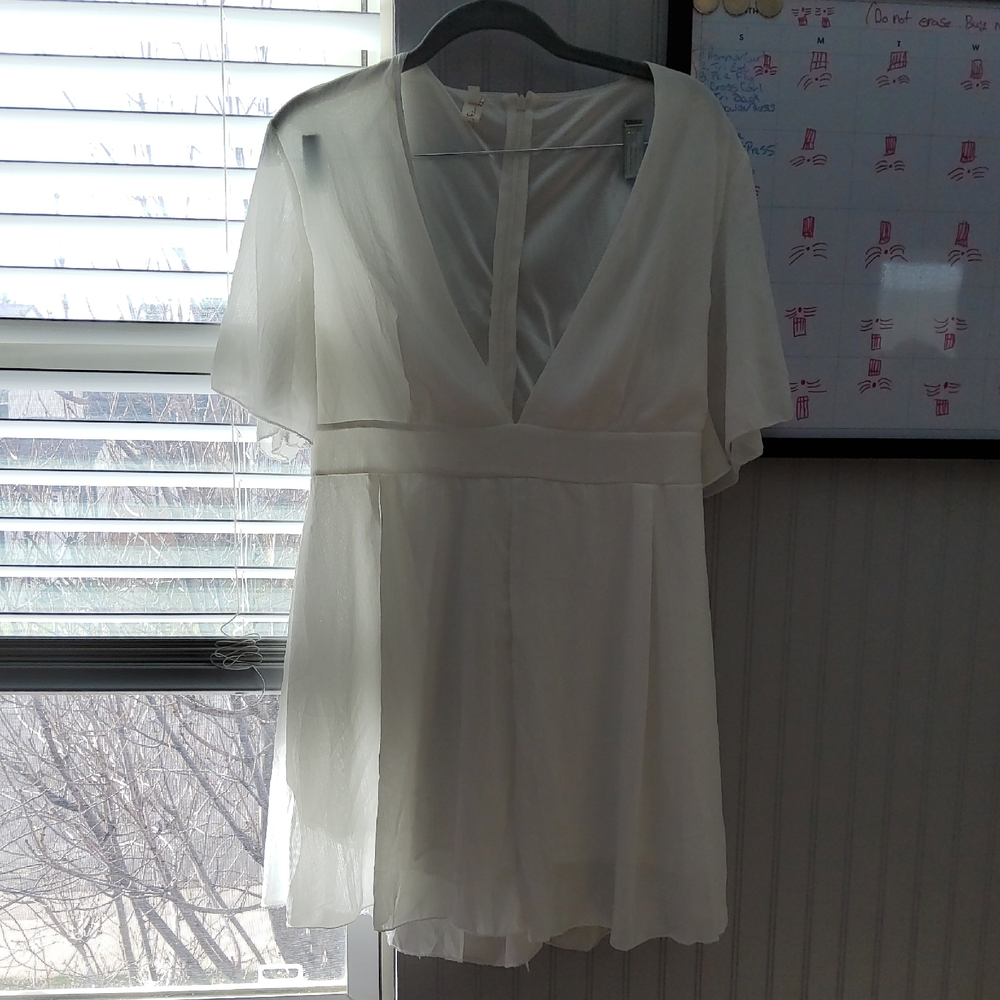 Elegant White V-Neck Dress